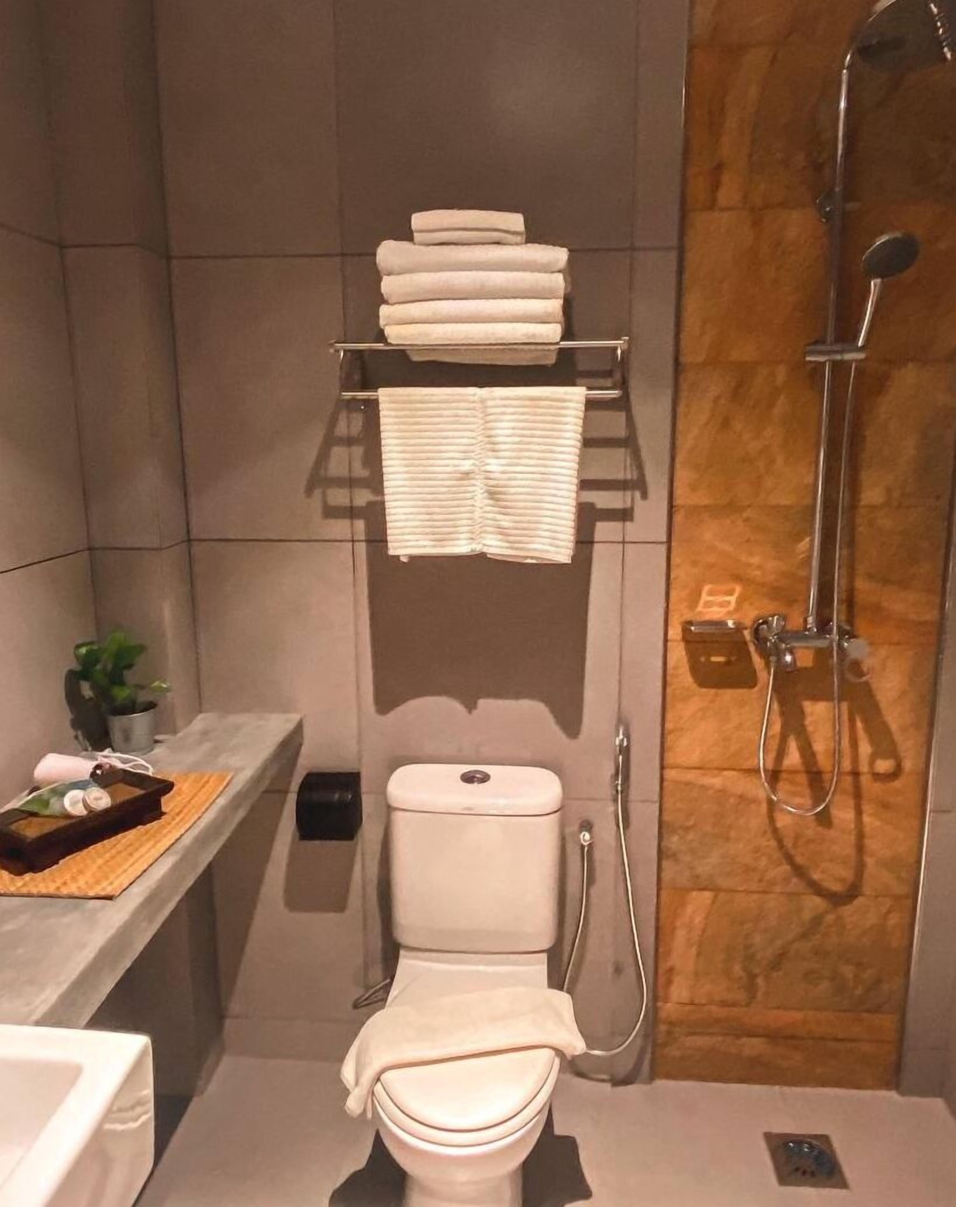 family studio | bathroom | shower, rainfall showerhead, free toiletries, hair dryer