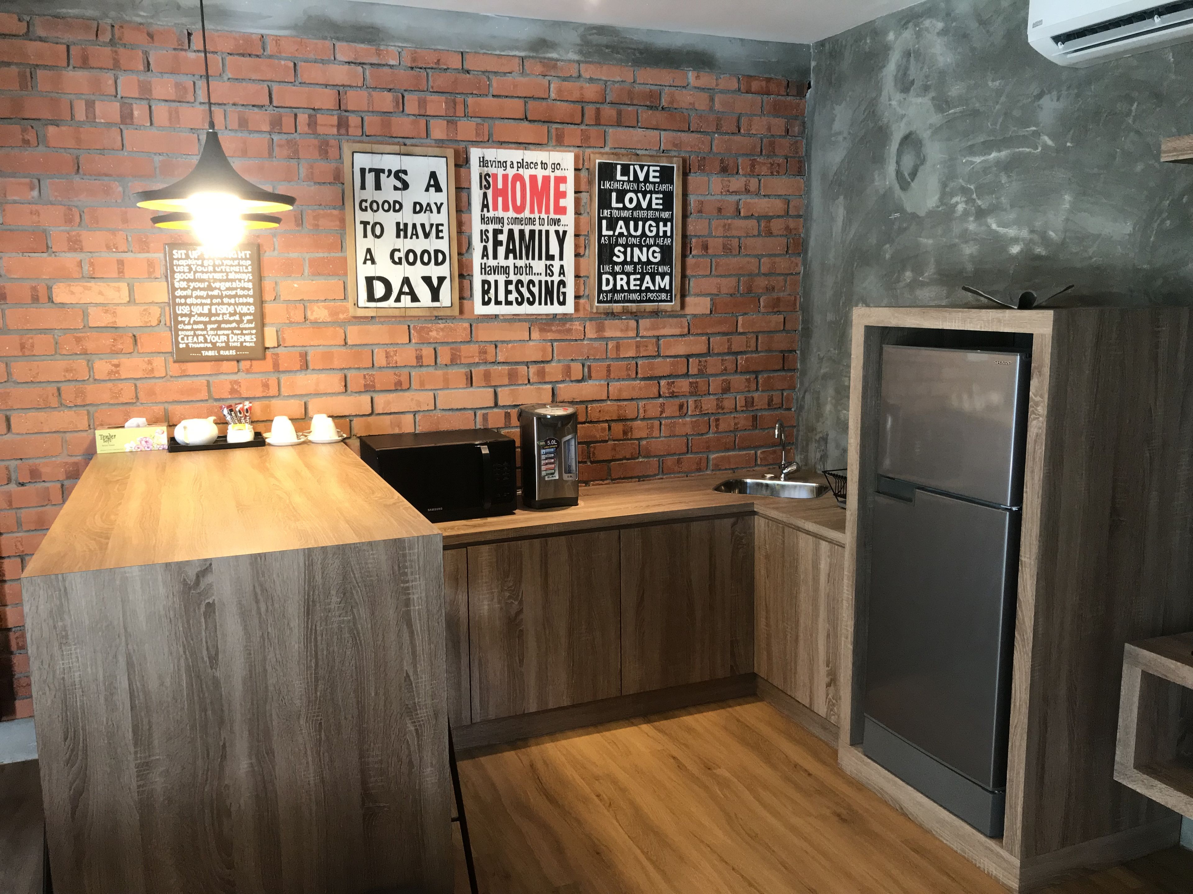 family studio suite | private kitchenette