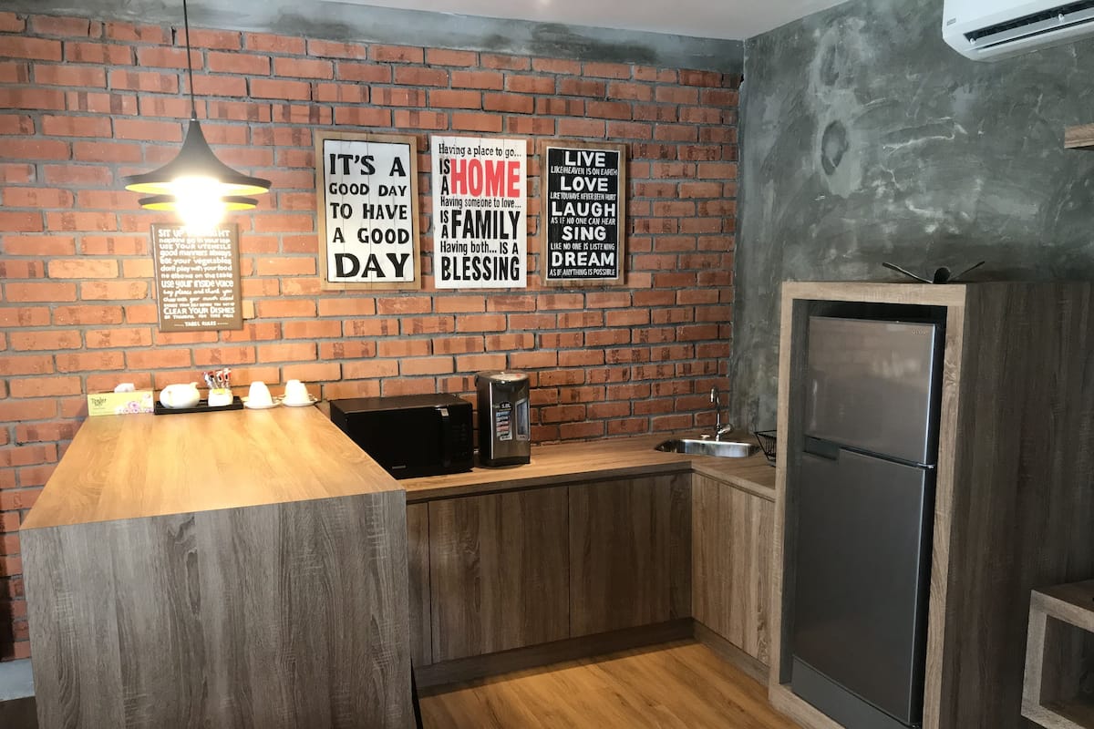 family studio suite | private kitchenette