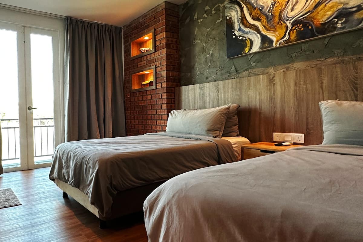 junior twin | 1 bedroom, minibar, individually decorated, individually furnished