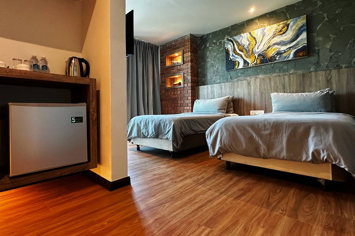 junior twin | 1 bedroom, minibar, individually decorated, individually furnished