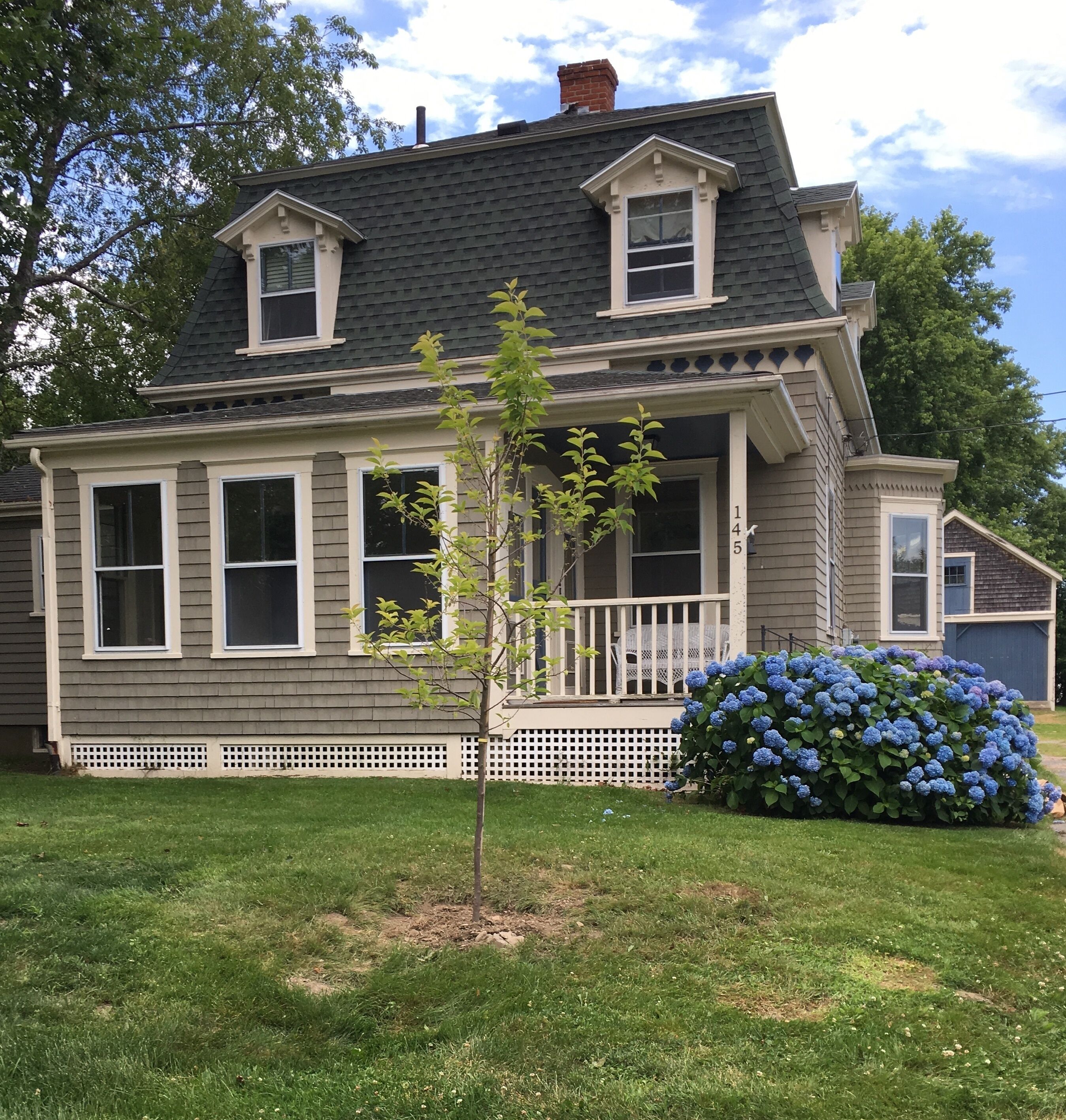 Coastal Farmhouse - Minutes to beaches, downtown Newport - on one acre of land.