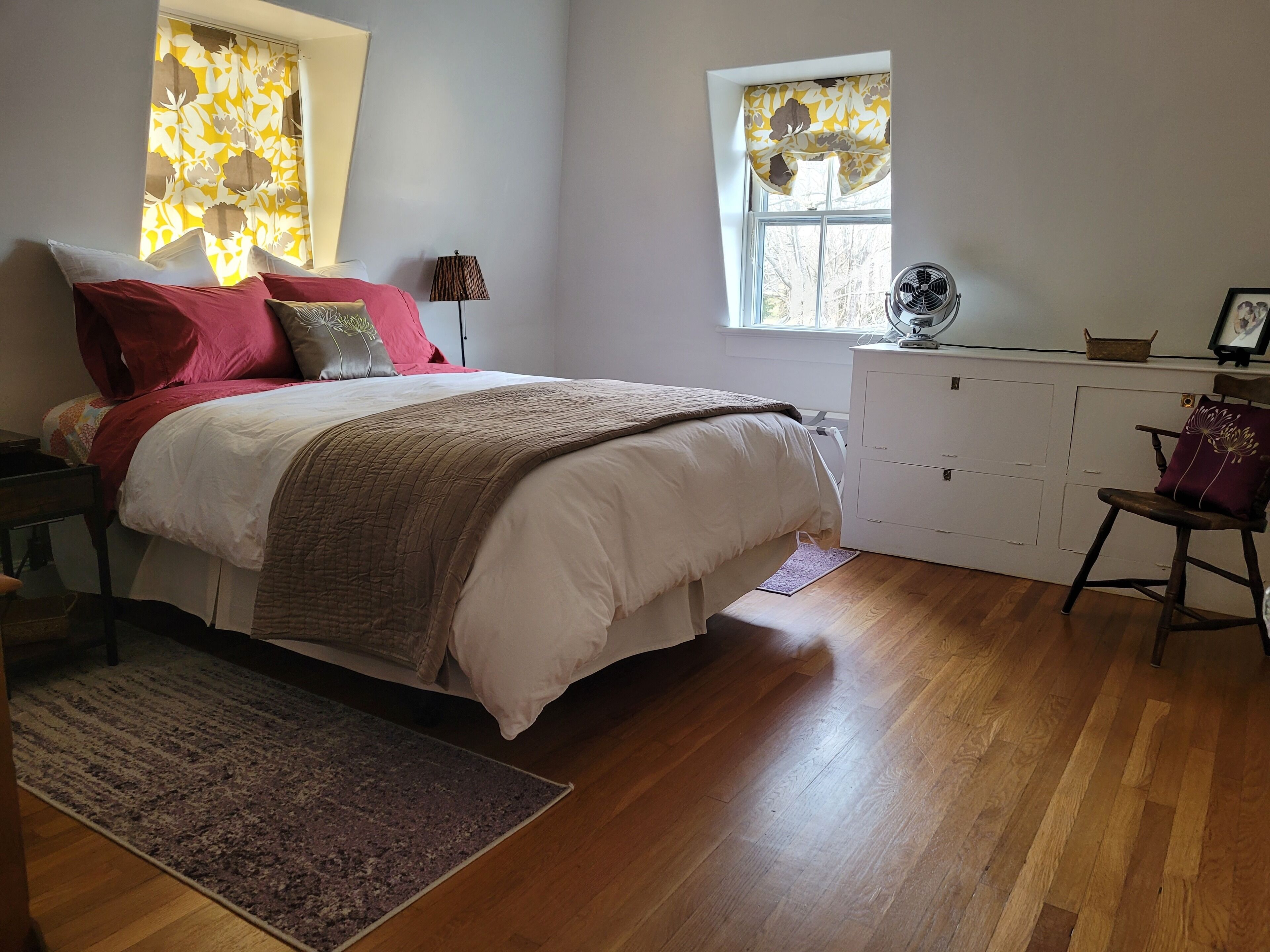 Coastal Farmhouse - Minutes to beaches, downtown Newport - on one acre of land.