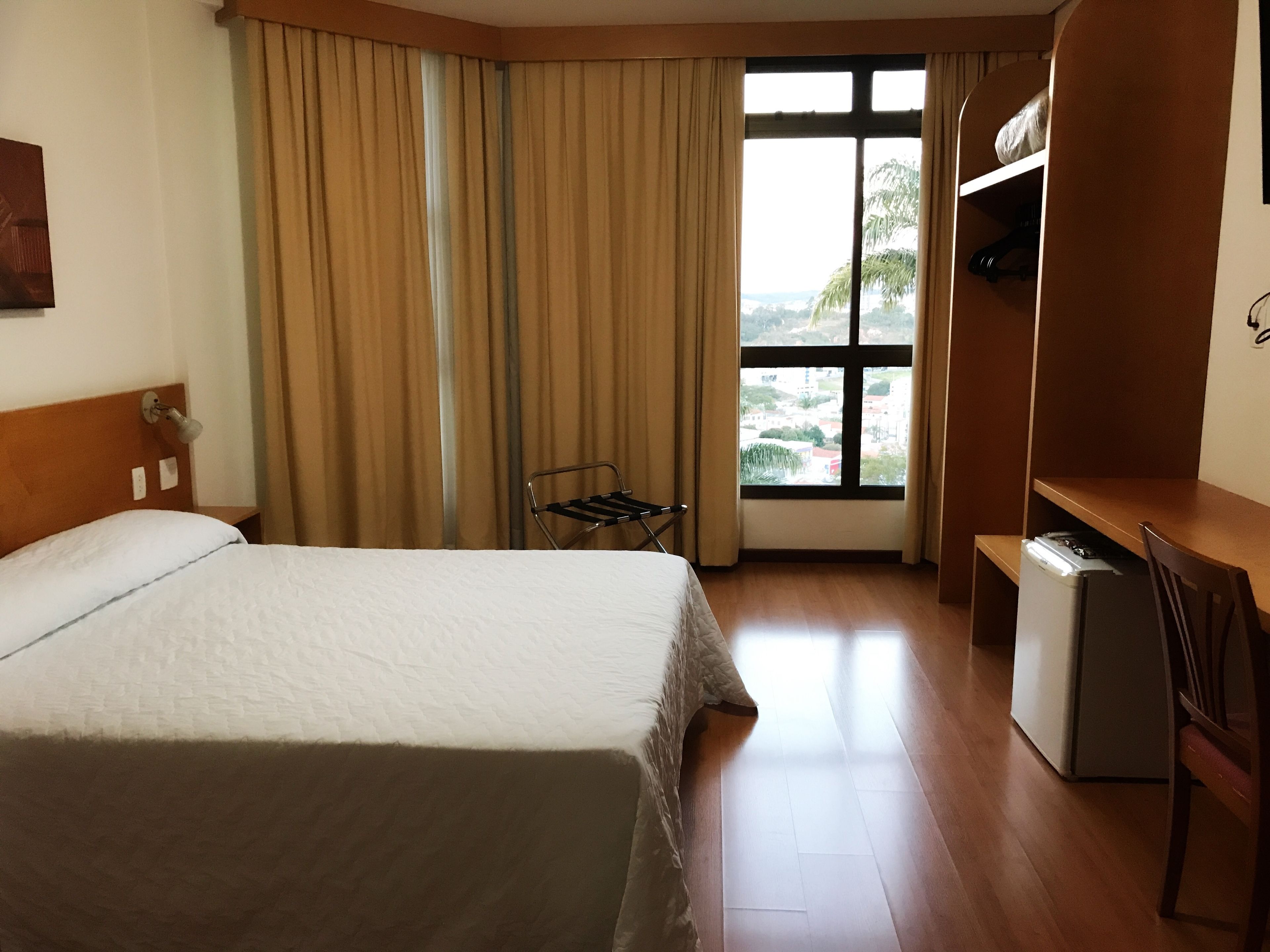 deluxe suite | minibar, desk, soundproofing, free wifi