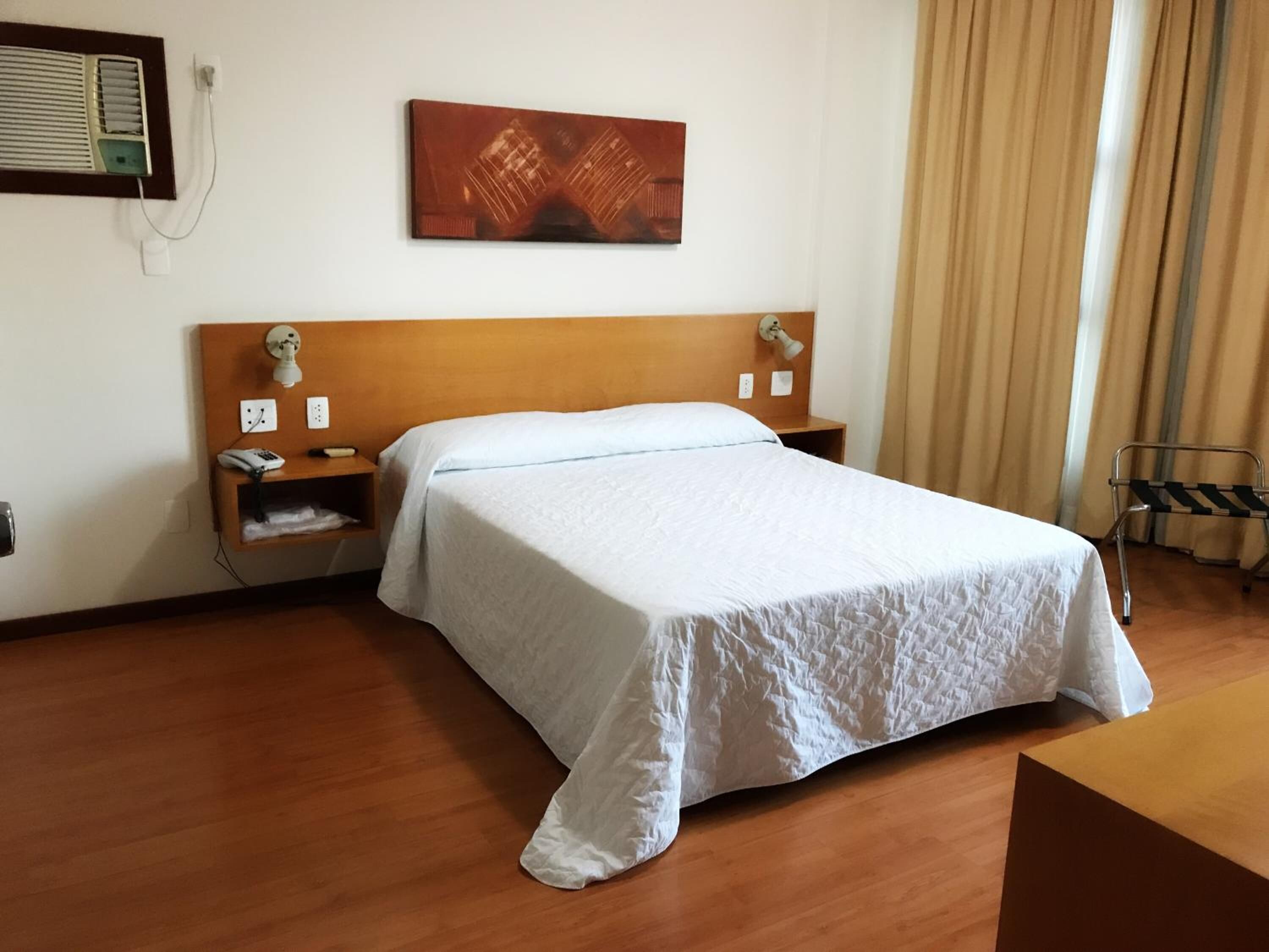 minibar, desk, soundproofing, free wifi