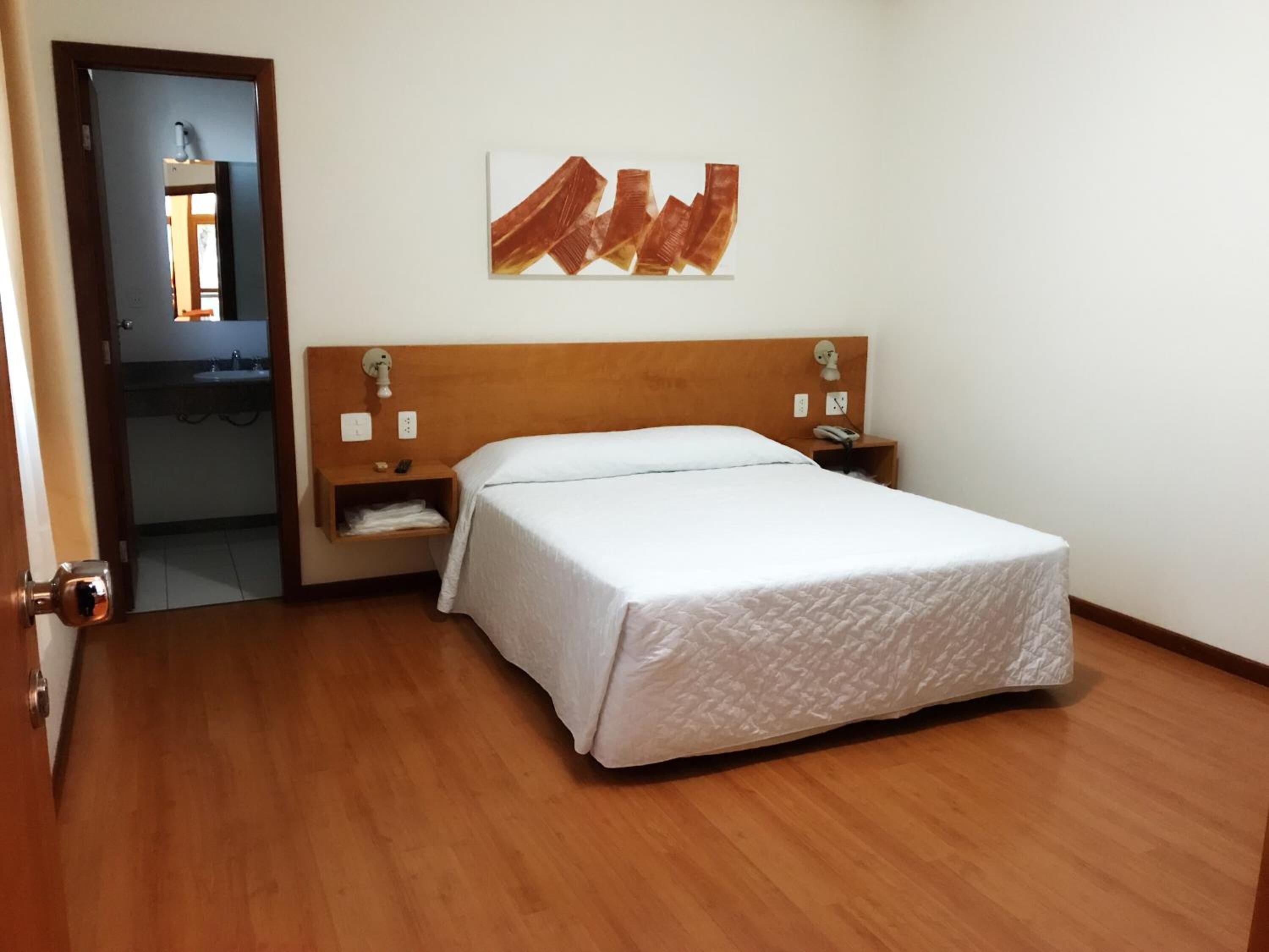 minibar, desk, soundproofing, free wifi