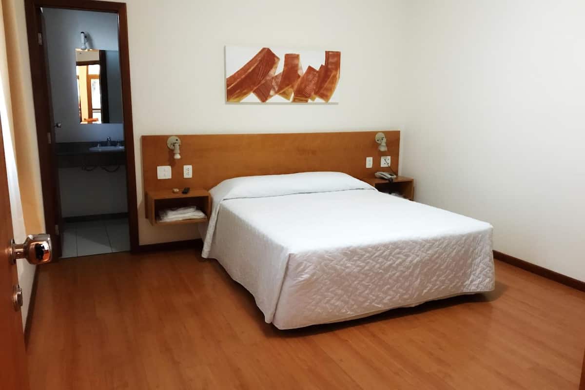 minibar, desk, soundproofing, free wifi