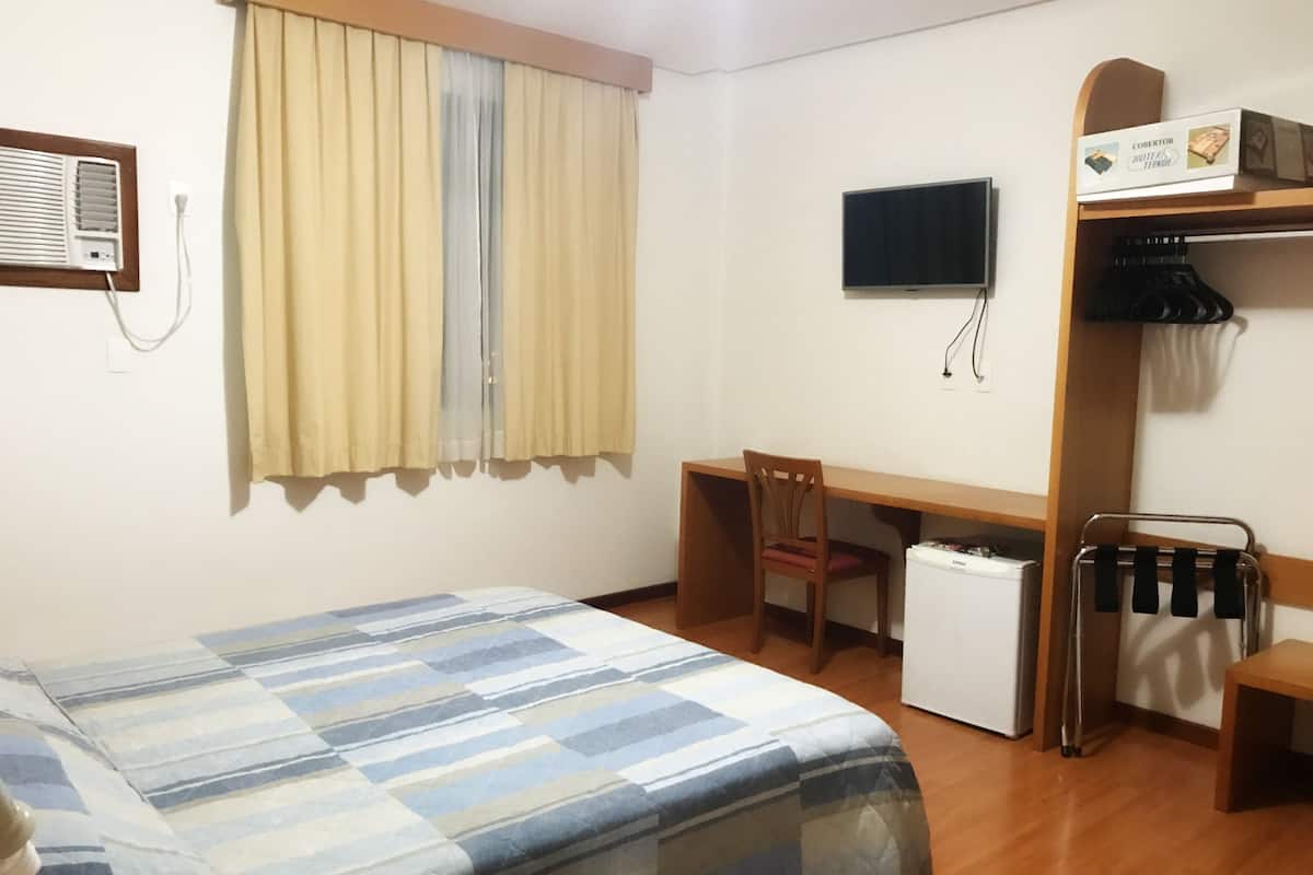 Minibar, escritorio, sistema de insonorización y wifi gratis 