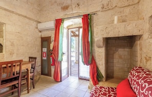 Executive-Villa, 1 Schlafzimmer, Klimaanlage | Wohnbereich | Fernseher