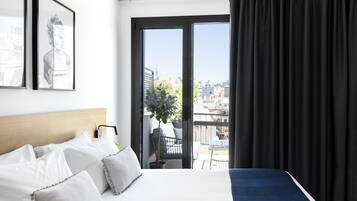 Signature Penthouse, Terrace, City View | 1 bedroom, premium bedding, pillowtop beds, in-room safe