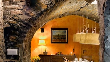 Desayuno buffet (EUR 7 por persona)