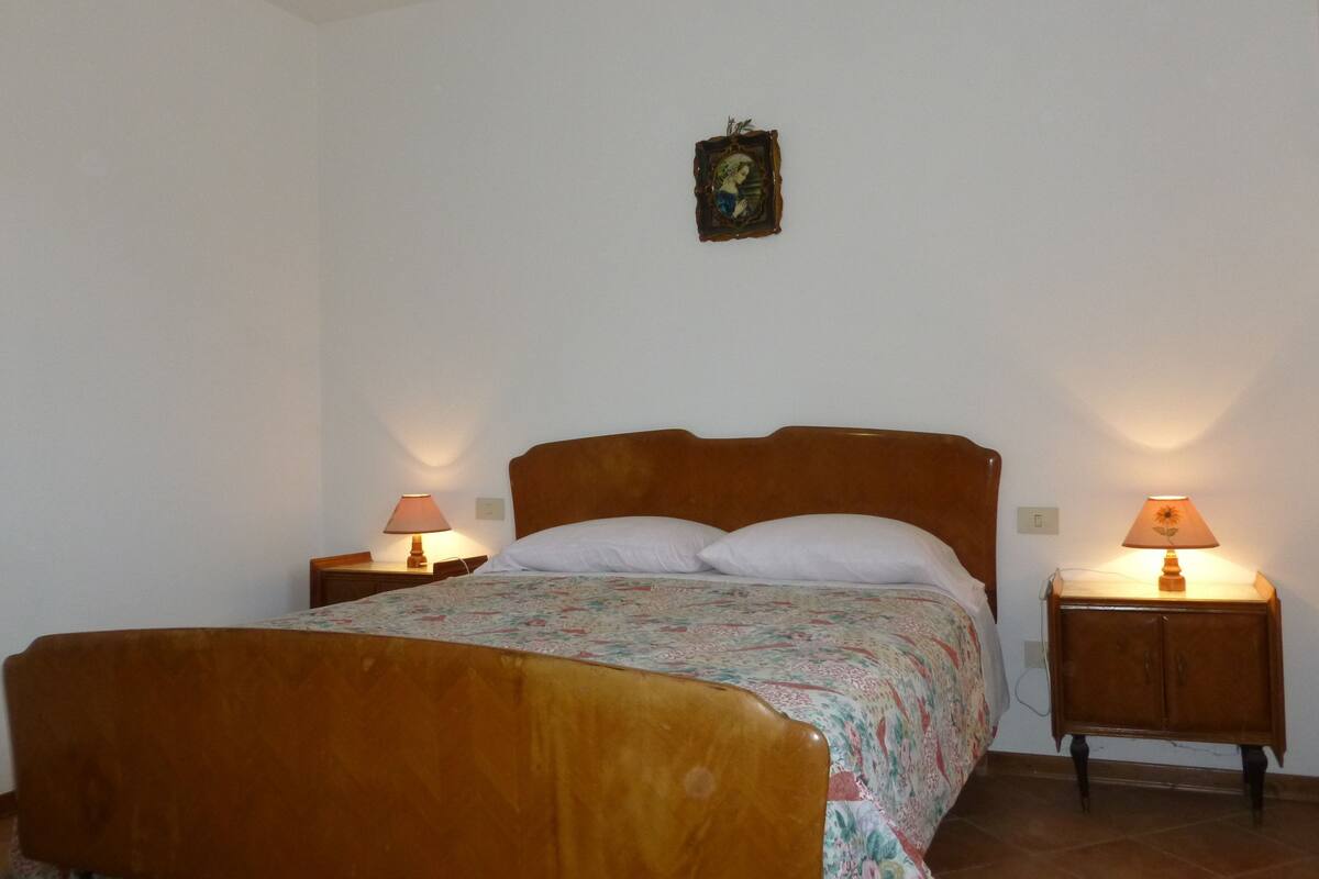Rollaway beds, bed sheets