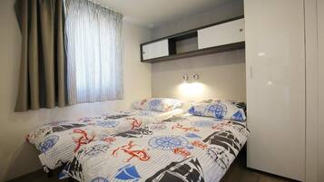 Premium Karavan, 2 Yatak Odası, Sigara İçilmez, Deniz Manzaralı | 2 yatak odası, masa, ses yalıtımı, ücretsiz kablosuz İnternet