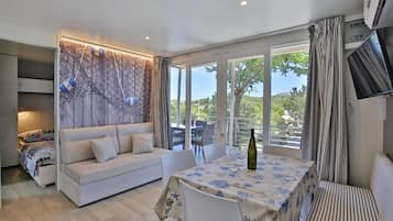 Premium Mobile Home, 2 Bedrooms, Non Smoking, Sea View | Balcony view