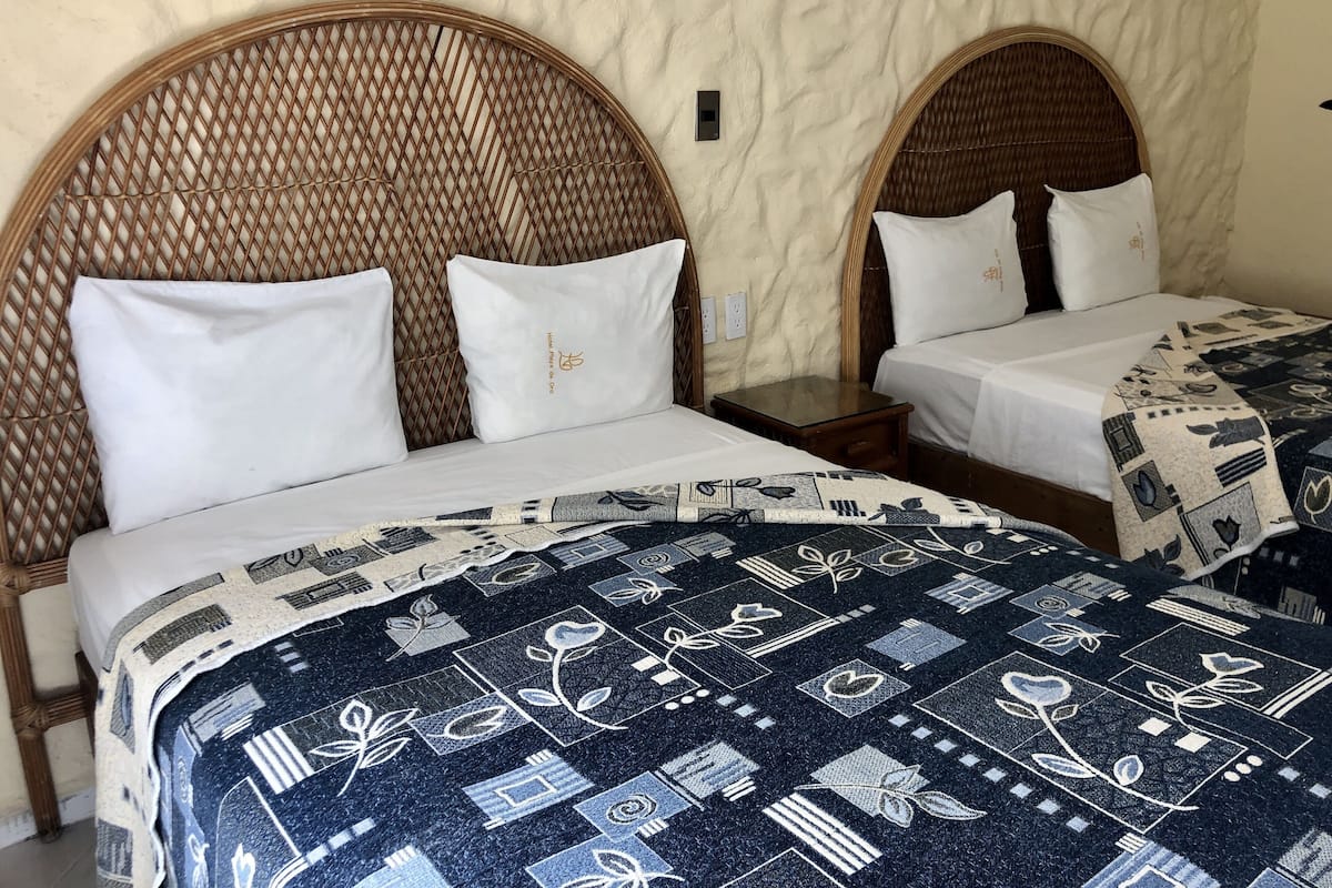 Cortinas blackout, tabla de planchar con plancha y wifi gratis