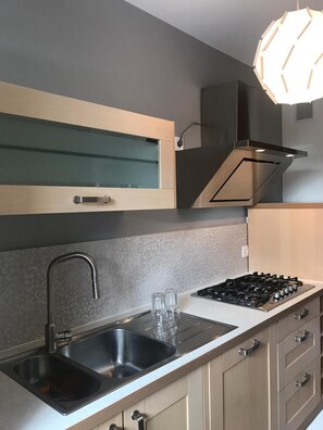 Microwave, dishwasher, coffee/tea maker, cookware/dishes/utensils