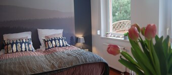 4 All Apart Hotel 4 stjärnor terrass och utsikt över trädgården.