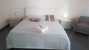 1 Schlafzimmer, Daunenbettdecken, Betten mit Memory-Foam-Matratzen