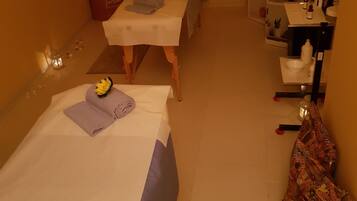 Couples treatment rooms, body treatments, hydrotherapy