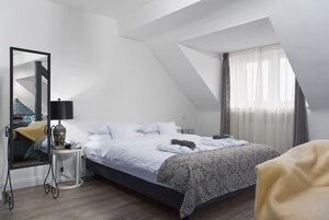 小型套房 | 埃及棉床单、高档床上用品、羽绒被、加厚床垫