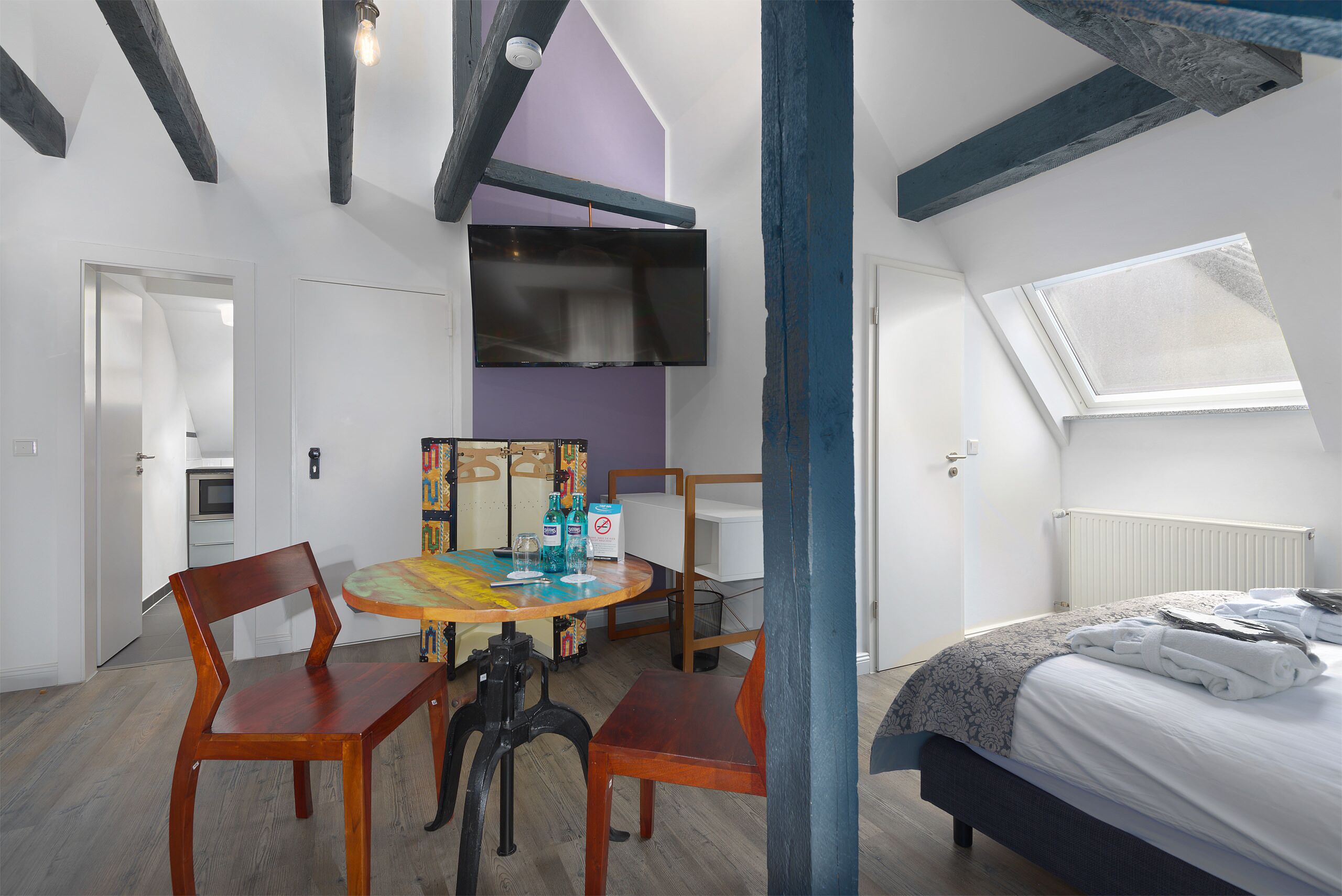 junior suite | living area | 32-inch led tv with satellite channels, tv