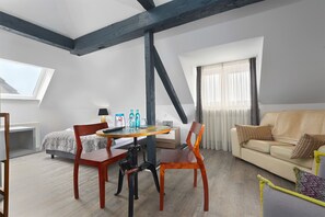 Junior Suite | Egyptian cotton sheets, premium bedding, down comforters, pillowtop beds - Trip Inn Boutique Rubens Essen (Essen)