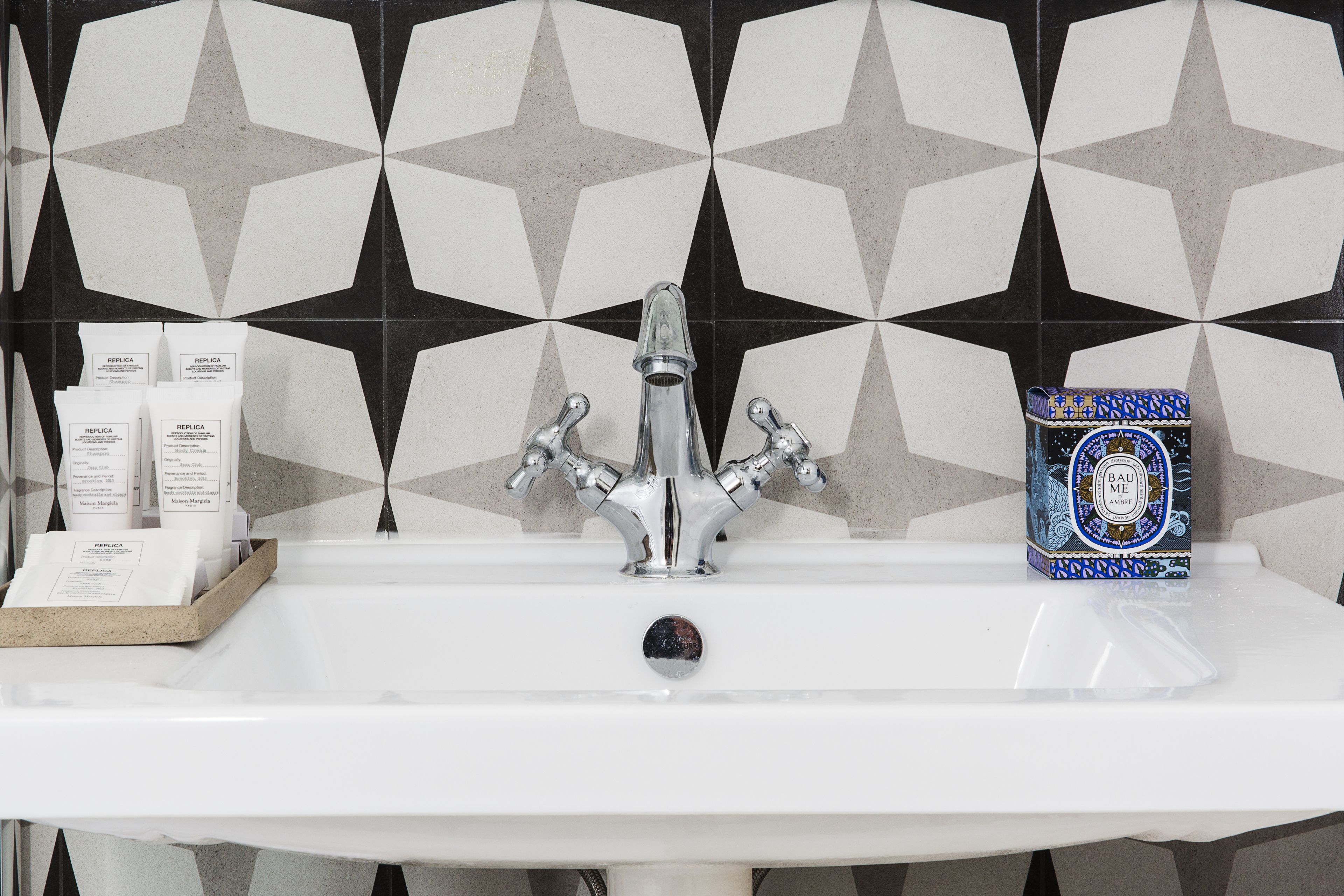 standard double or twin room | bathroom | shower, rainfall showerhead, free toiletries, bidet