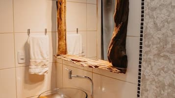 Cortinas blackout, tabla de planchar con plancha y wifi gratis