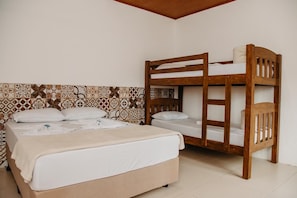 Blackout curtains, iron/ironing board, free WiFi, bed sheets - Pousada Armação das Baleias (Penha)