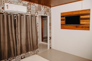 Rideaux occultants, fer et planche à repasser, Wi-Fi gratuit