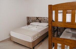 Blackout curtains, iron/ironing board, free WiFi, bed sheets - Pousada Armação das Baleias (Penha)