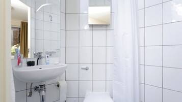 Single Room, Ensuite | Bathroom | Shower, towels