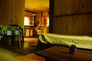 Gallery Cabin, 2 Bedrooms, Kitchen, Garden Area