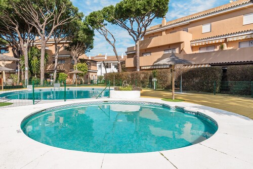 Apartment near the Beach with Wi-Fi, Air-Conditioning, Pool, Terrace and Balcony