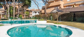 Apartment near the Beach with Wi-Fi, Air-Conditioning, Pool, Terrace and Balcony