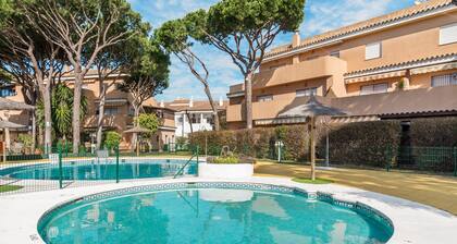 Apartment near the Beach with Wi-Fi, Air-Conditioning, Pool, Terrace and Balcony