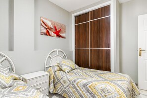 1 bedroom, iron/ironing board, free WiFi, bed sheets - Apartment near the Beach with Wi-Fi, Air-Conditioning, Pool, Terrace and Balcony (Chiclana de la frontera)