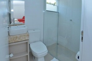 Standard Room, Non Smoking | Bathroom | Towels - Pousada Mana Bela (Penha)
