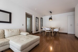 Apartemen Deluks | Area keluarga | TV layar datar