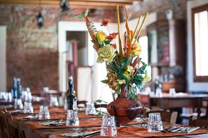 Déjeuner et dîner servis sur place, spécialités Cuisine italienne