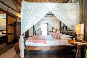 4 bedrooms, in-room safe, Internet