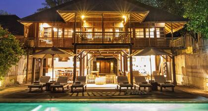 The Gili Beach Resort, 4 Bedrooms Villa Gili Trawangan - Beach Front