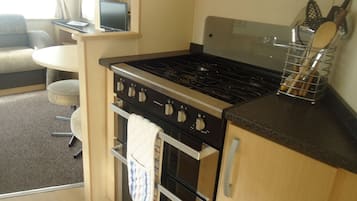 Caravan (Burgundy) | Private kitchen