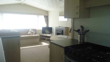 Casa rodante, para no fumadores | Área de sala de estar | Televisión de pantalla plana