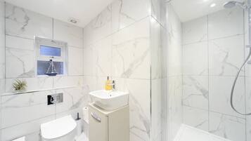 免费洗浴用品、吹风机、毛巾