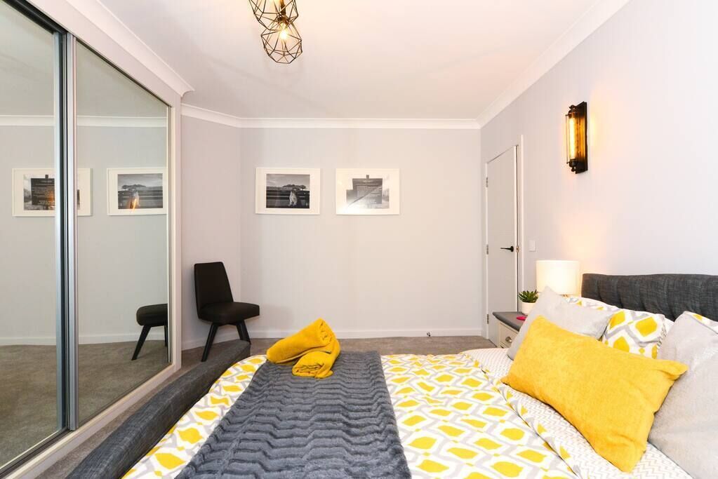 2 多间卧室、办公桌、熨斗/熨衣板、WiFi