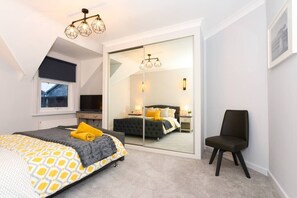 2 bedrooms, desk, iron/ironing board, WiFi