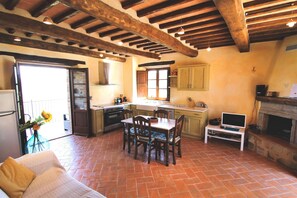 Chimenea y tenis de mesa 