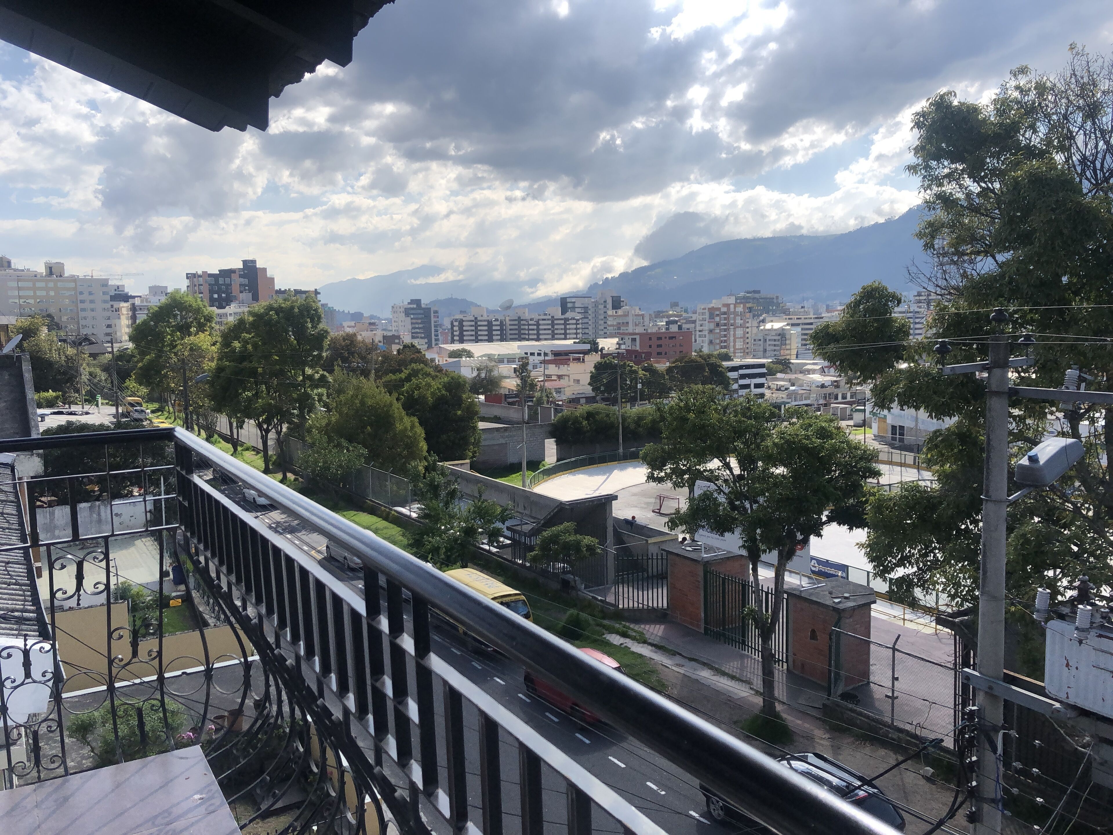 deluxe room, 1 queen bed, mountain view | balcony