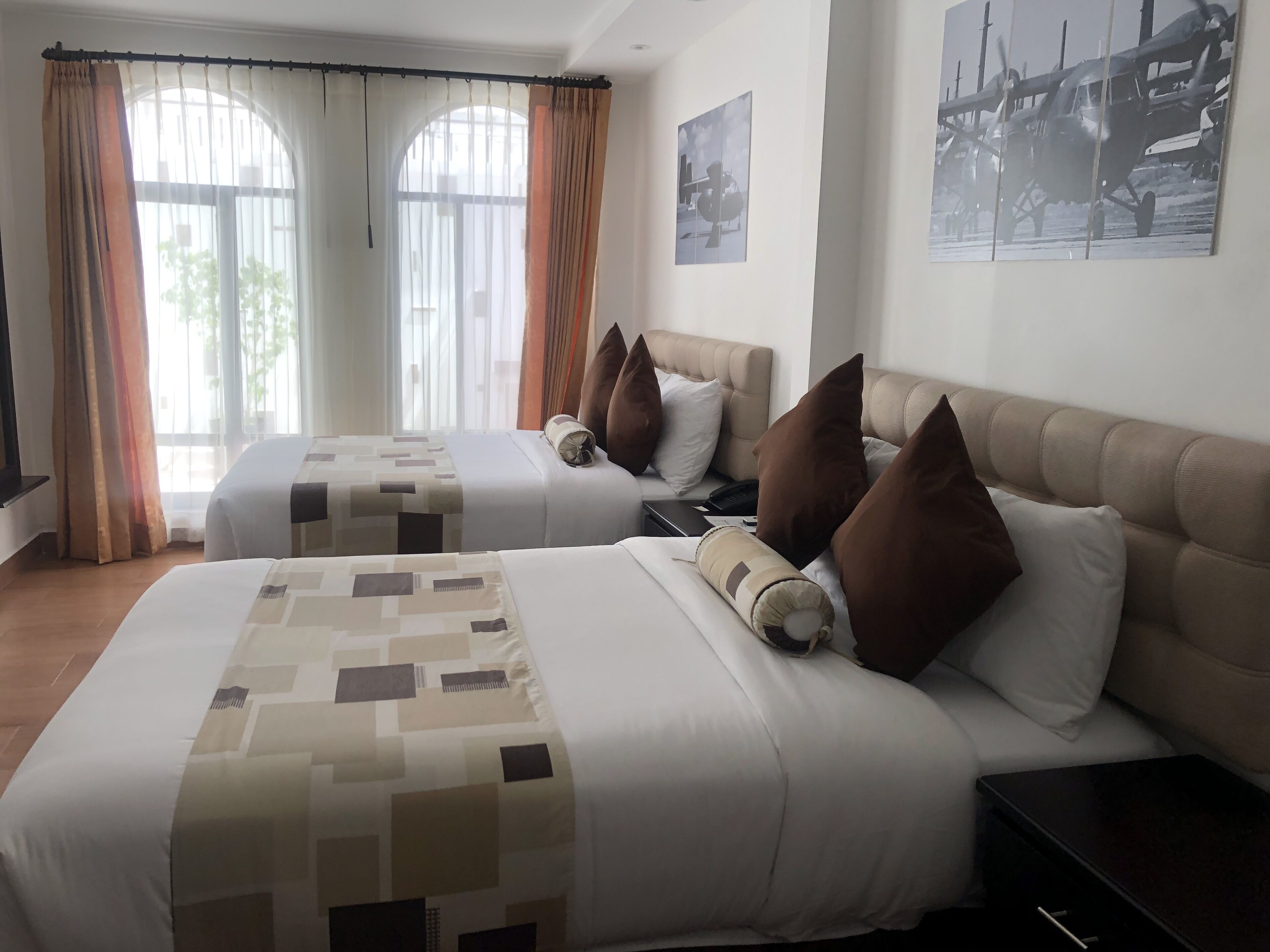 deluxe twin room | minibar, in-room safe, individually furnished, desk